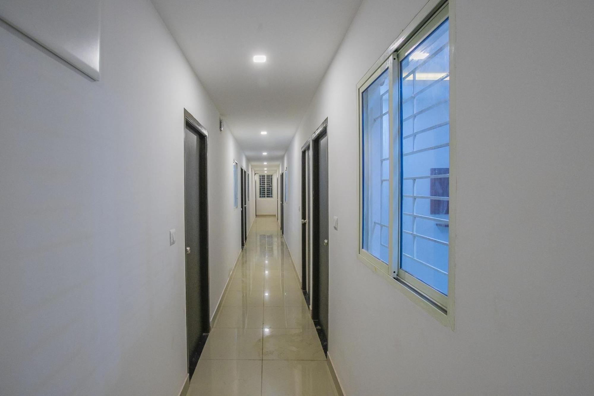 Hotel O Varcity Phi Premium Pavilion ,Above Hdfc Bank ,Near Anjaneya Temple Madiwala, Hosur Main R Бангалор Экстерьер фото