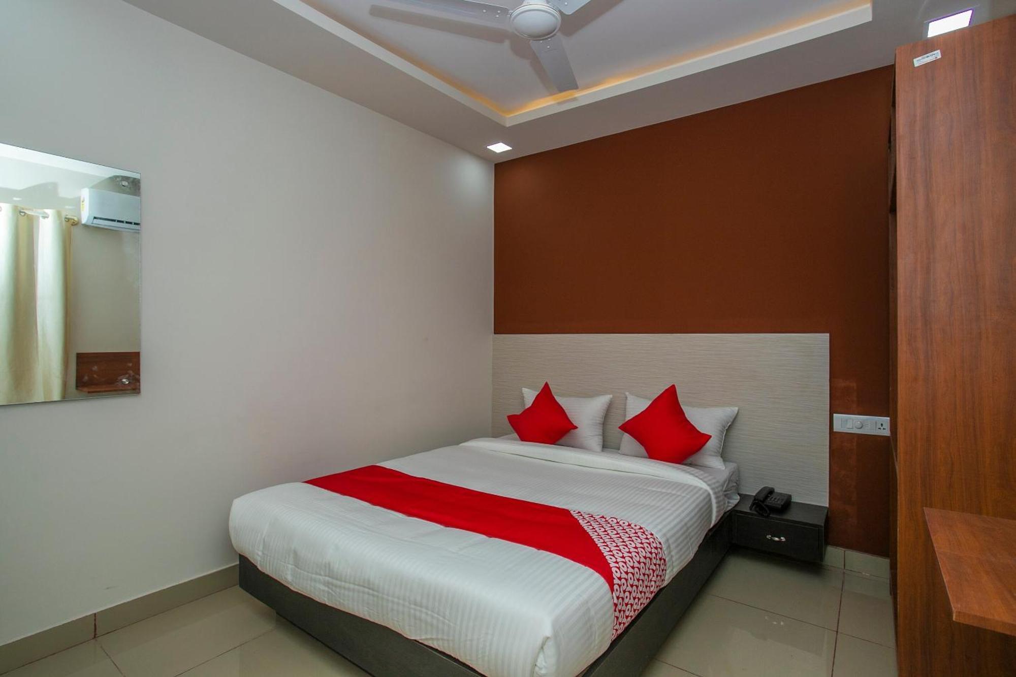 Hotel O Varcity Phi Premium Pavilion ,Above Hdfc Bank ,Near Anjaneya Temple Madiwala, Hosur Main R Бангалор Экстерьер фото
